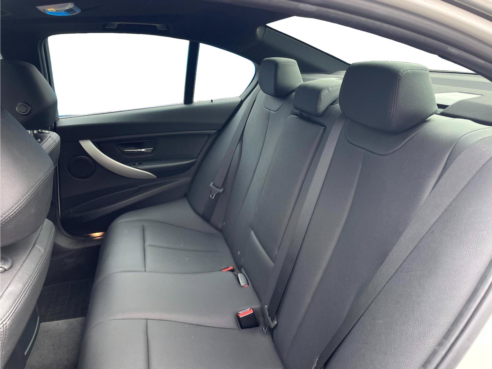 Used 2015 BMW 320i xDrive Sedan AWD/4WD image 8