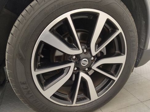 Used 2019 Nissan Rogue SL w/ Premium Package FWD image 31