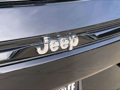 Certified 2022 Jeep Grand Cherokee Limited image 29