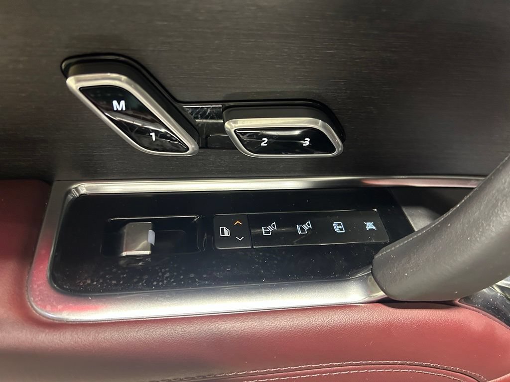 Used 2023 Land Rover Range Rover Autobiography AWD/4WD image 32