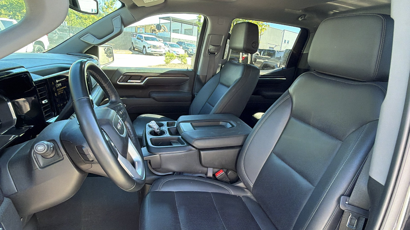 Used 2025 GMC Sierra 1500 SLT AWD/4WD image 17