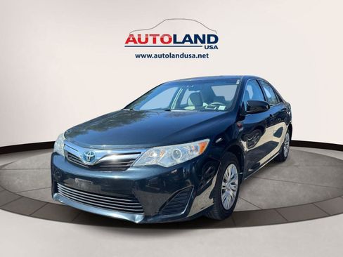 Used 2014 Toyota Camry LE image 1