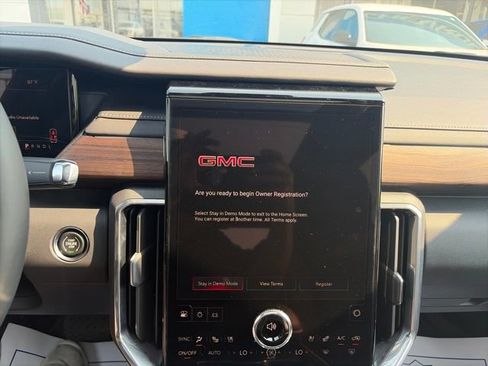 New 2026 GMC Acadia Denali Ultimate w/ LPO, Floor Liner Package AWD/4WD image 23