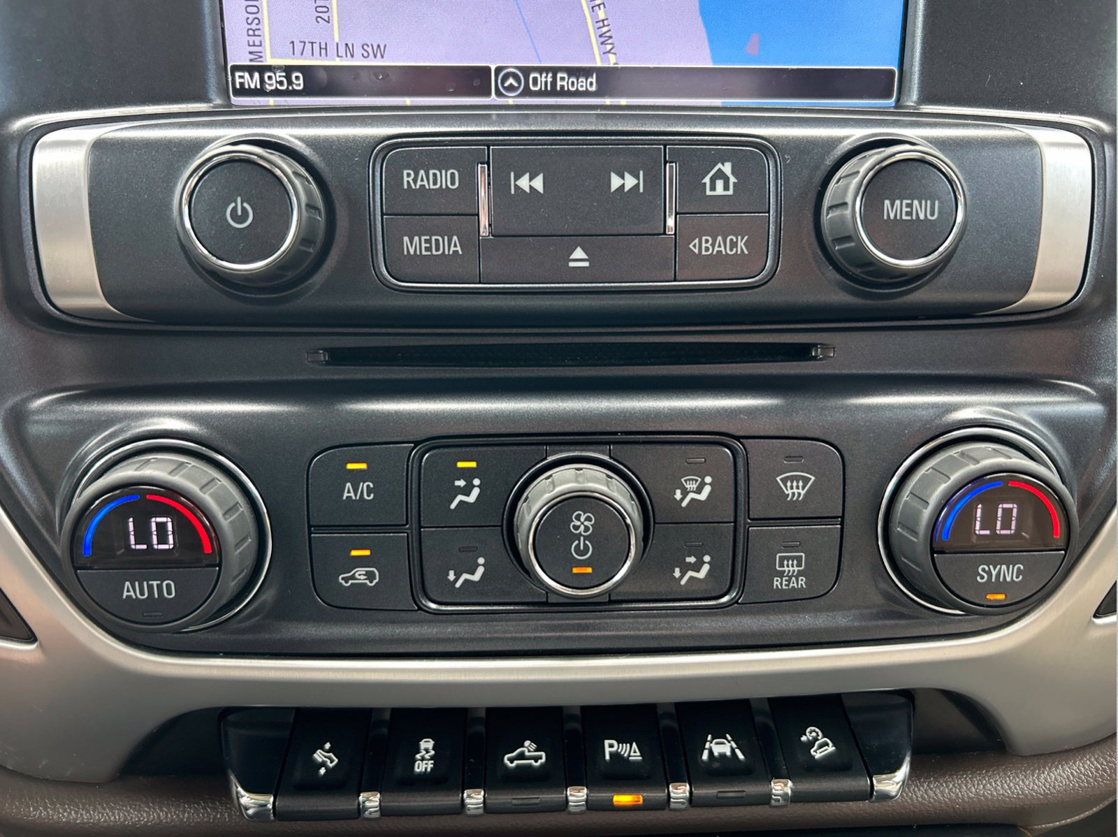 Used 2018 GMC Sierra 1500 SLT AWD/4WD image 31