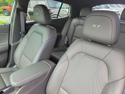 Used 2024 Buick Envista Sport Touring w/ Convenience I Package FWD image 5