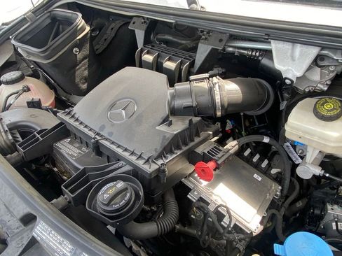 Used 2024 Mercedes-Benz Sprinter 2500 image 12