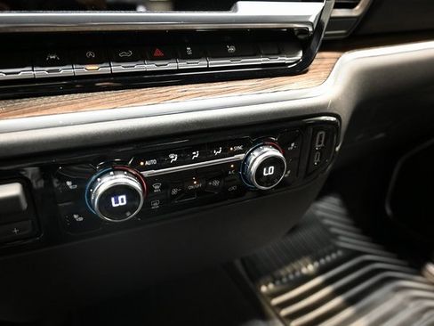 New 2026 GMC Sierra 1500 Elevation image 18