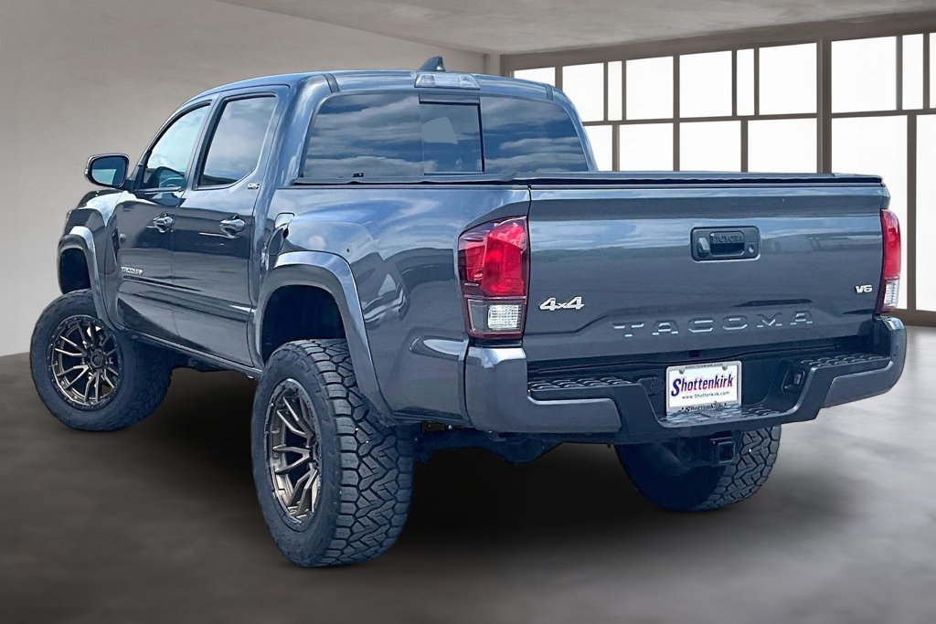 Used 2022 Toyota Tacoma SR5 w/ Technology Package AWD/4WD image 4