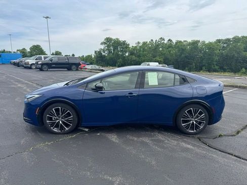 Used 2023 Toyota Prius XLE FWD image 6