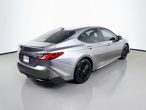 Used 2025 Toyota Camry SE image 7