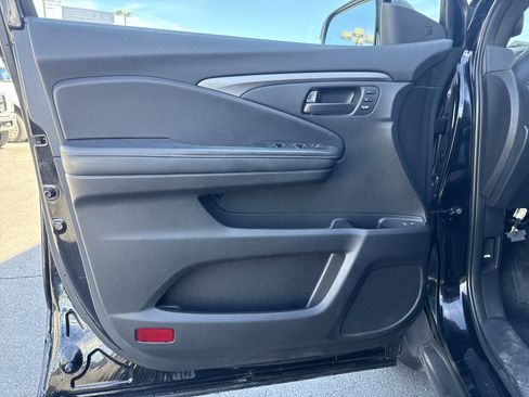 Used 2022 Honda Pilot TrailSport image 8