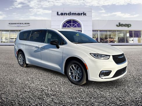 New 2026 Chrysler Pacifica Select image 1