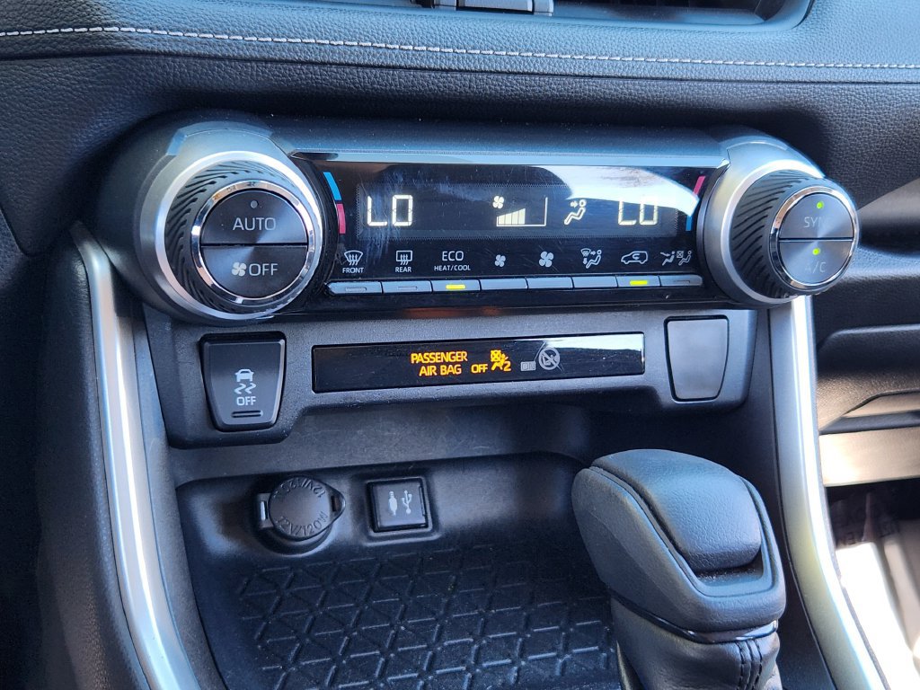 Used 2019 Toyota RAV4 XLE AWD/4WD image 10