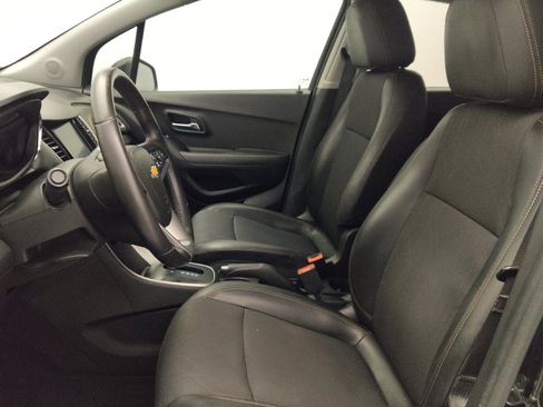 Used 2020 Chevrolet Trax LT w/ LT Convenience Package FWD image 17