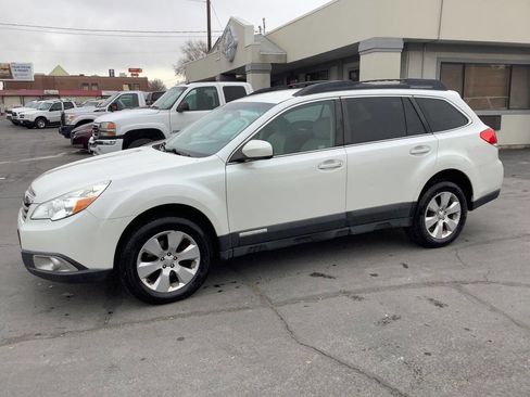 Used 2010 Subaru Outback 2.5i Premium image 16