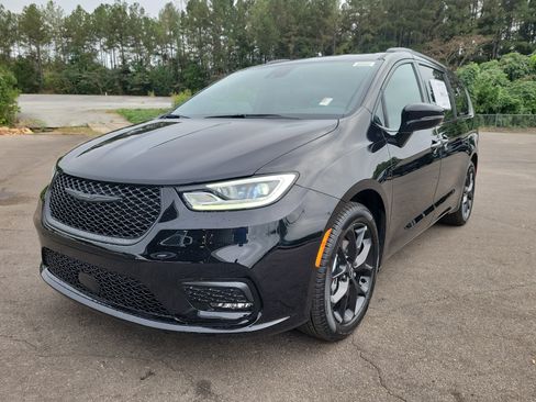 Used 2026 Chrysler Pacifica Select w/ S Appearance Package image 24