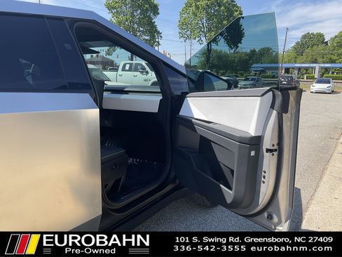 Used 2024 Tesla Cybertruck AWD Crew Cab image 21