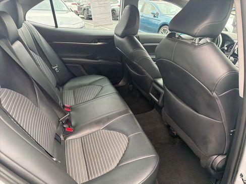 Used 2024 Toyota Camry SE image 12