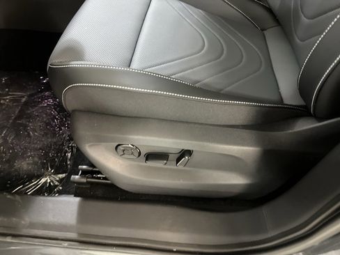 New 2026 Volkswagen Tiguan SE R-Line image 17