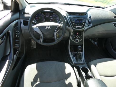 Used 2015 Hyundai Elantra SE image 10