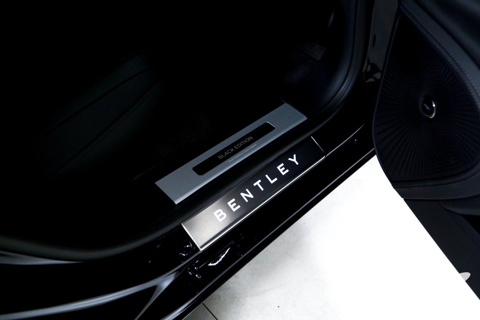 Used 2025 Bentley Flying Spur Plug-In Hybrid AWD/4WD image 25