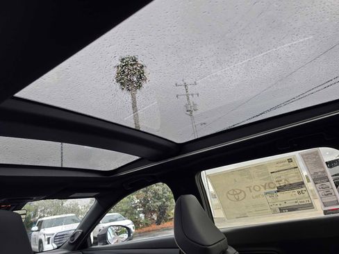 New 2025 Toyota Crown Signia image 21