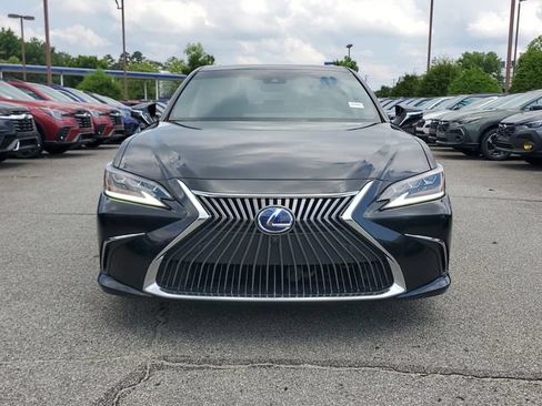 Used 2021 Lexus ES 300h Ultra Luxury w/ Accessory Package FWD image 2