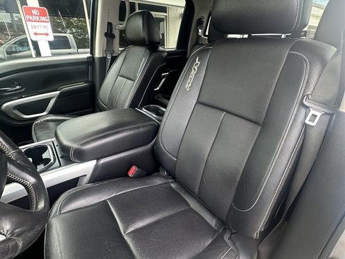 Used 2019 Nissan Titan PRO-4X w/ Pro-4x Convenience Package AWD/4WD image 8