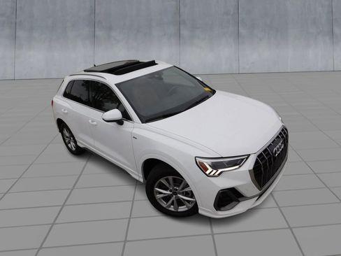 Used 2024 Audi Q3 2.0T Premium AWD/4WD image 2