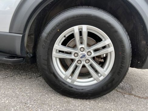 Used 2023 Ford Explorer XLT image 15