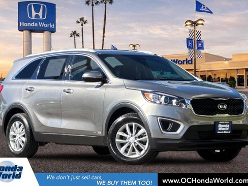 Used 2017 Kia Sorento AWD image 1