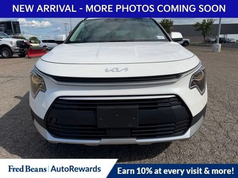 Used 2023 Kia Niro EX FWD image 2