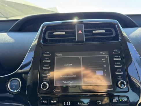 Used 2022 Toyota Prius LE image 14