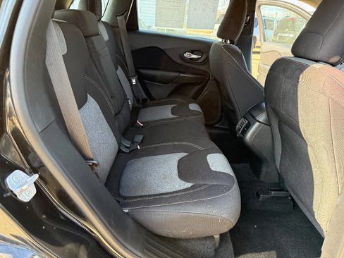 Used 2014 Jeep Cherokee Sport image 12