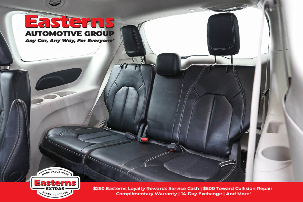 Used 2023 Chrysler Pacifica Touring-L FWD image 25
