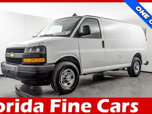 Used 2021 Chevrolet Express 3500 w/ Driver Convenience Package RWD image 1