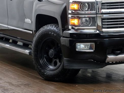 Used 2014 Chevrolet Silverado 1500 High Country w/ High Country Premium Package AWD/4WD image 3