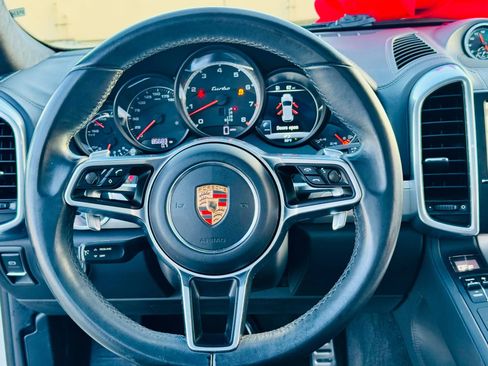 Used 2015 Porsche Cayenne Turbo image 31