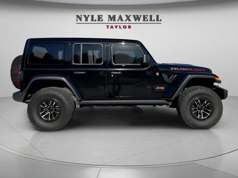 Used 2025 Jeep Wrangler Unlimited Rubicon AWD/4WD image 3