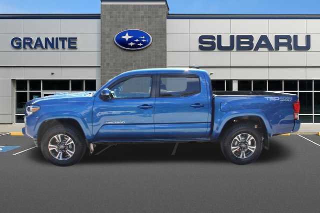 Used 2017 Toyota Tacoma TRD Sport w/ Tow Package (A/T) AWD/4WD image 7