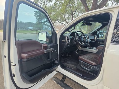 Used 2015 Ford F150 Platinum w/ FX4 Off-Road Package image 9