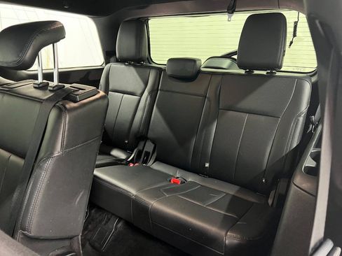 Used 2018 Ford Expedition XLT w/ Equipment Group 201A AWD/4WD image 10