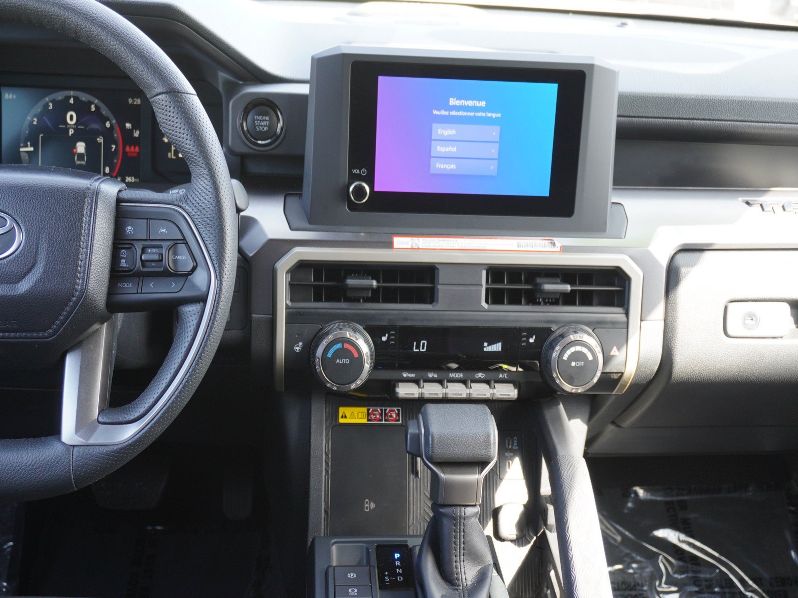 Used 2025 Toyota Tacoma SR5 AWD/4WD image 17