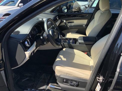 Used 2019 Bentley Bentayga AWD/4WD image 14