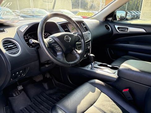 Used 2020 Nissan Pathfinder SL image 6