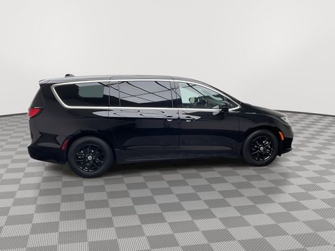 Used 2025 Chrysler Pacifica Select FWD image 38