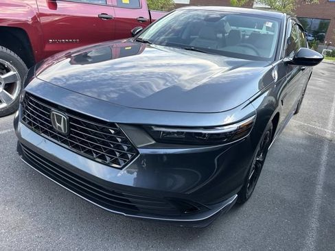 Used 2025 Honda Accord SE image 1
