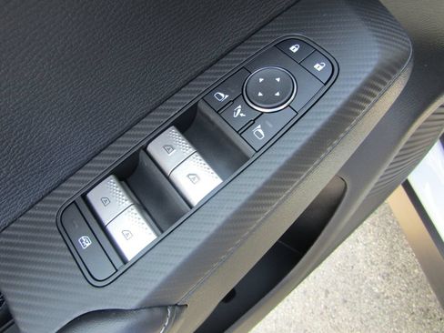 Used 2025 Mitsubishi Outlander 4WD Plug-In Hybrid image 14