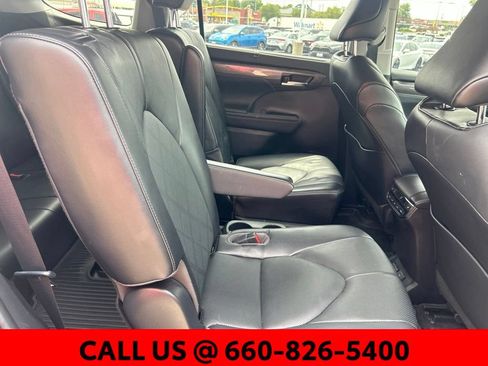 Used 2023 Toyota Highlander Platinum FWD image 10