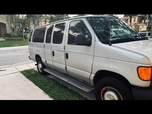 Used 2006 Ford E-350 and Econoline 350 XLT RWD image 7